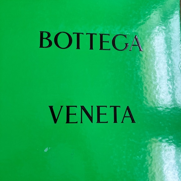 BOTTEGA VENETA Black Lug boot. New with tags and box. Never worn. Size 41 - Picture 4 of 6